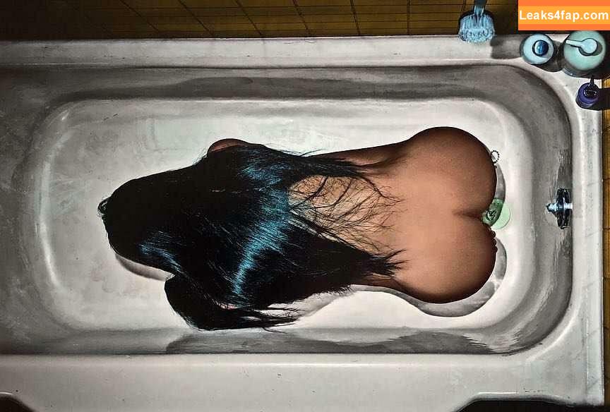 Kim Kardashian / https: / kimkadarshian / kimkardashian leaked photo photo #0056