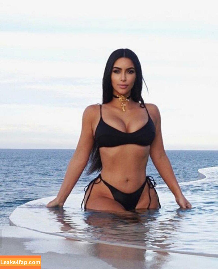 Kim Kardashian / https: / kimkadarshian / kimkardashian leaked photo photo #0058