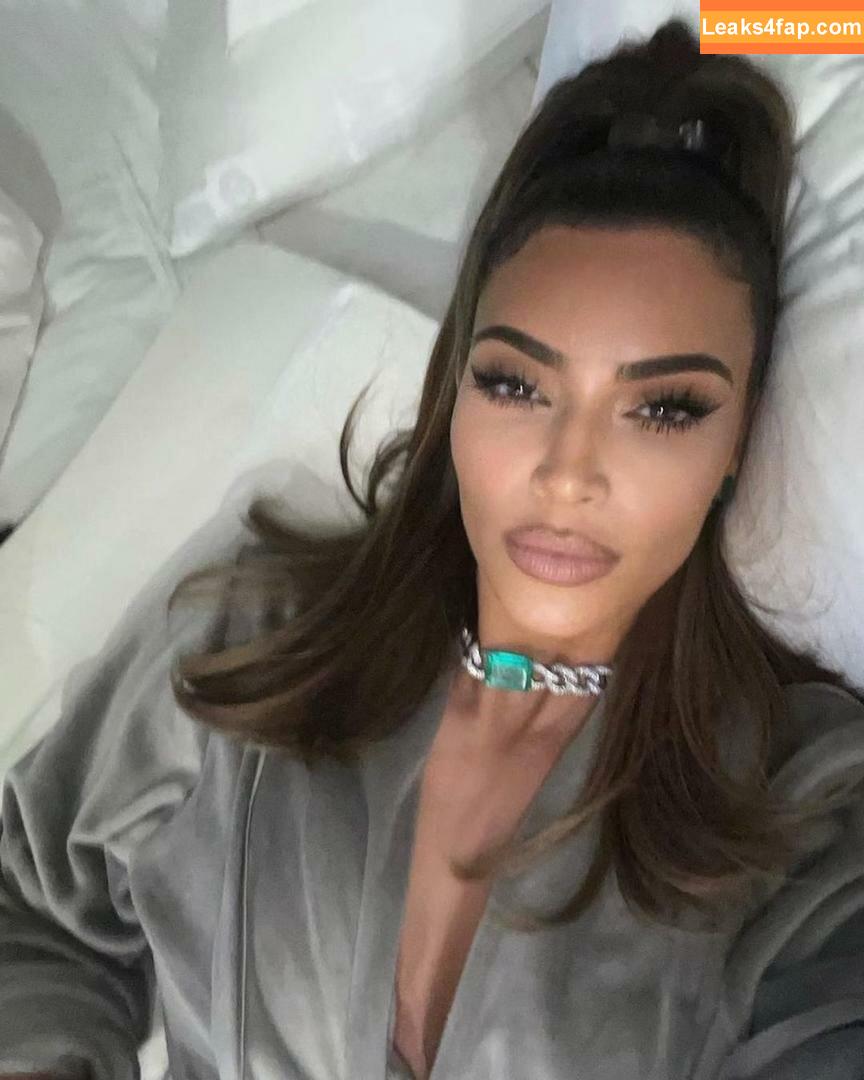 Kim Kardashian / https: / kimkadarshian / kimkardashian leaked photo photo #0066