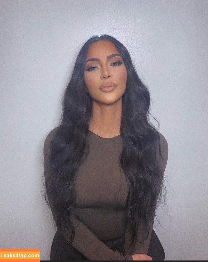 Kim Kardashian / https: / kimkadarshian / kimkardashian leaked photo photo #0068
