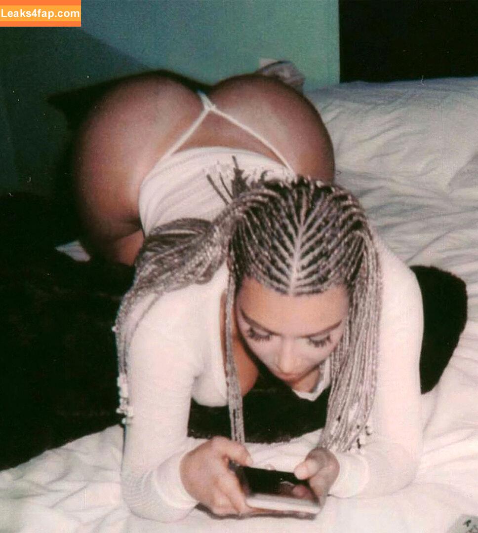 Kim Kardashian / https: / kimkadarshian / kimkardashian leaked photo photo #0075