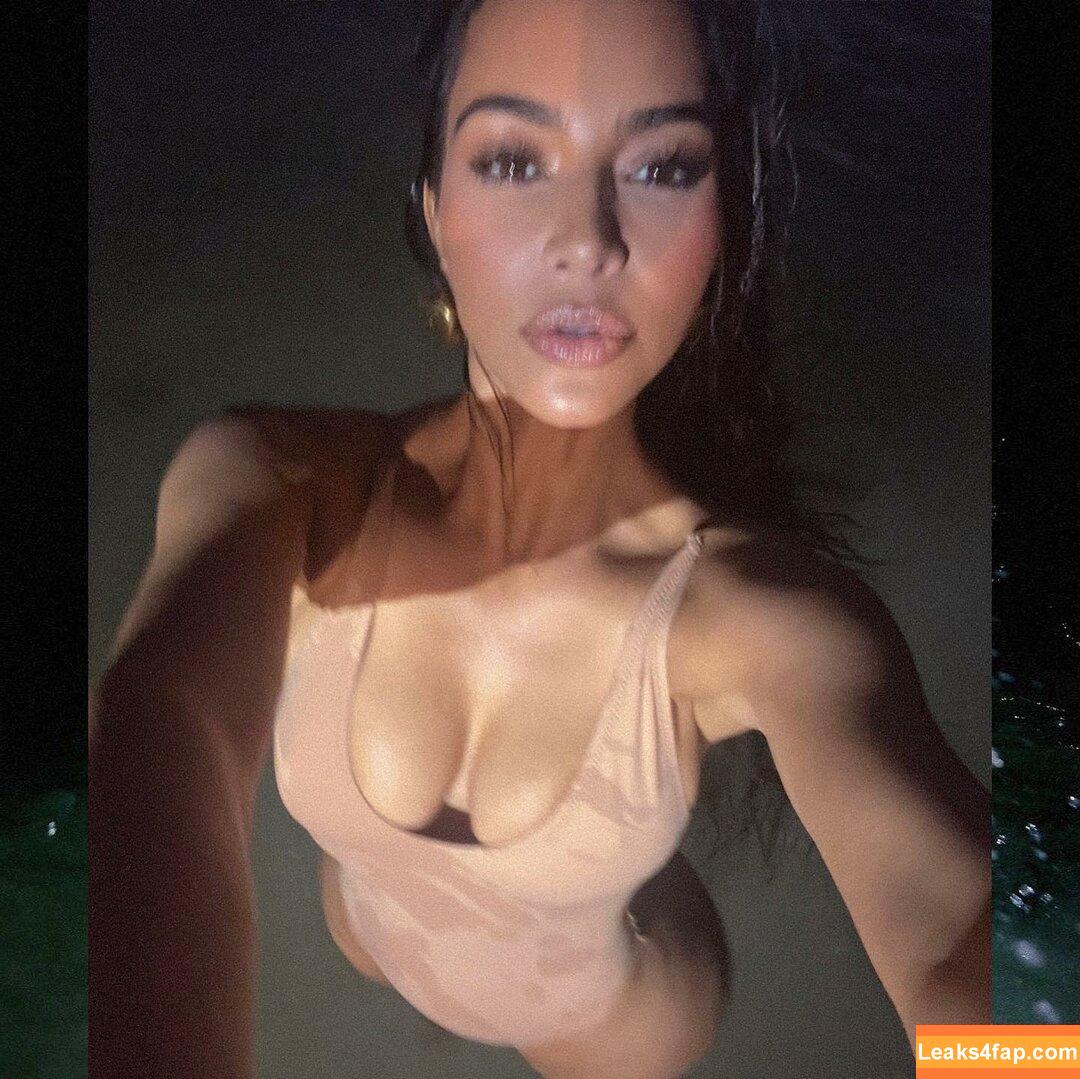 Kim Kardashian / https: / kimkadarshian / kimkardashian leaked photo photo #0077