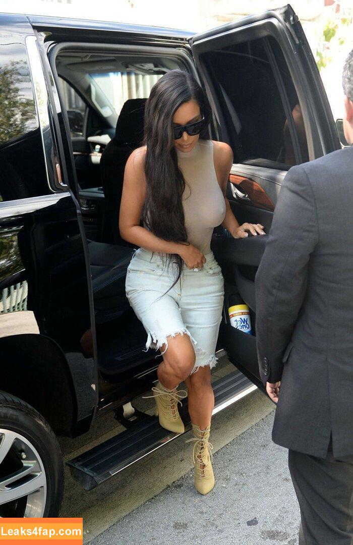 Kim Kardashian / https: / kimkadarshian / kimkardashian leaked photo photo #0088
