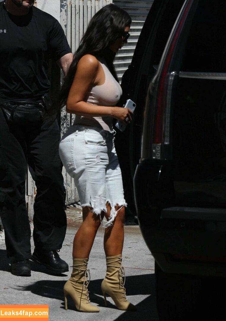 Kim Kardashian / https: / kimkadarshian / kimkardashian leaked photo photo #0096