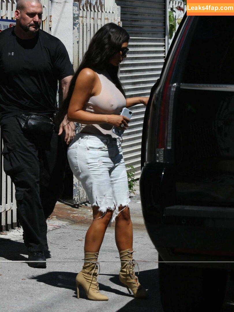 Kim Kardashian / https: / kimkadarshian / kimkardashian leaked photo photo #0099