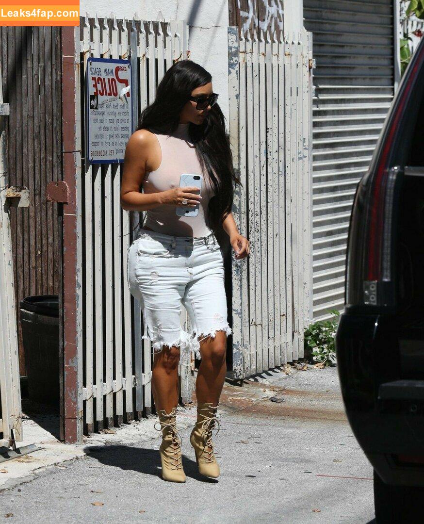 Kim Kardashian / https: / kimkadarshian / kimkardashian слитое фото фото #0101