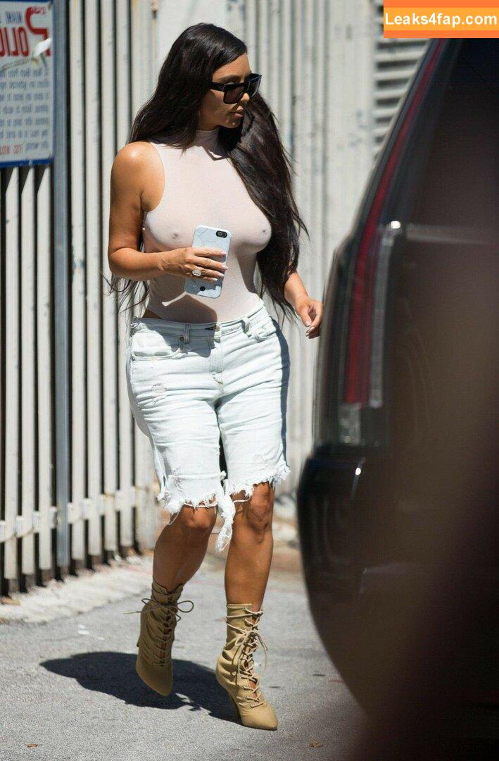 Kim Kardashian / https: / kimkadarshian / kimkardashian leaked photo photo #0103