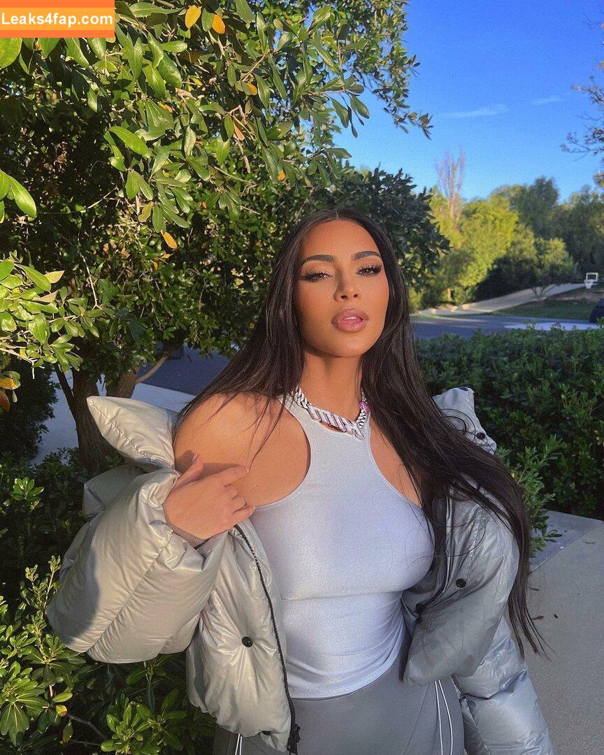 Kim Kardashian / https: / kimkadarshian / kimkardashian leaked photo photo #0112