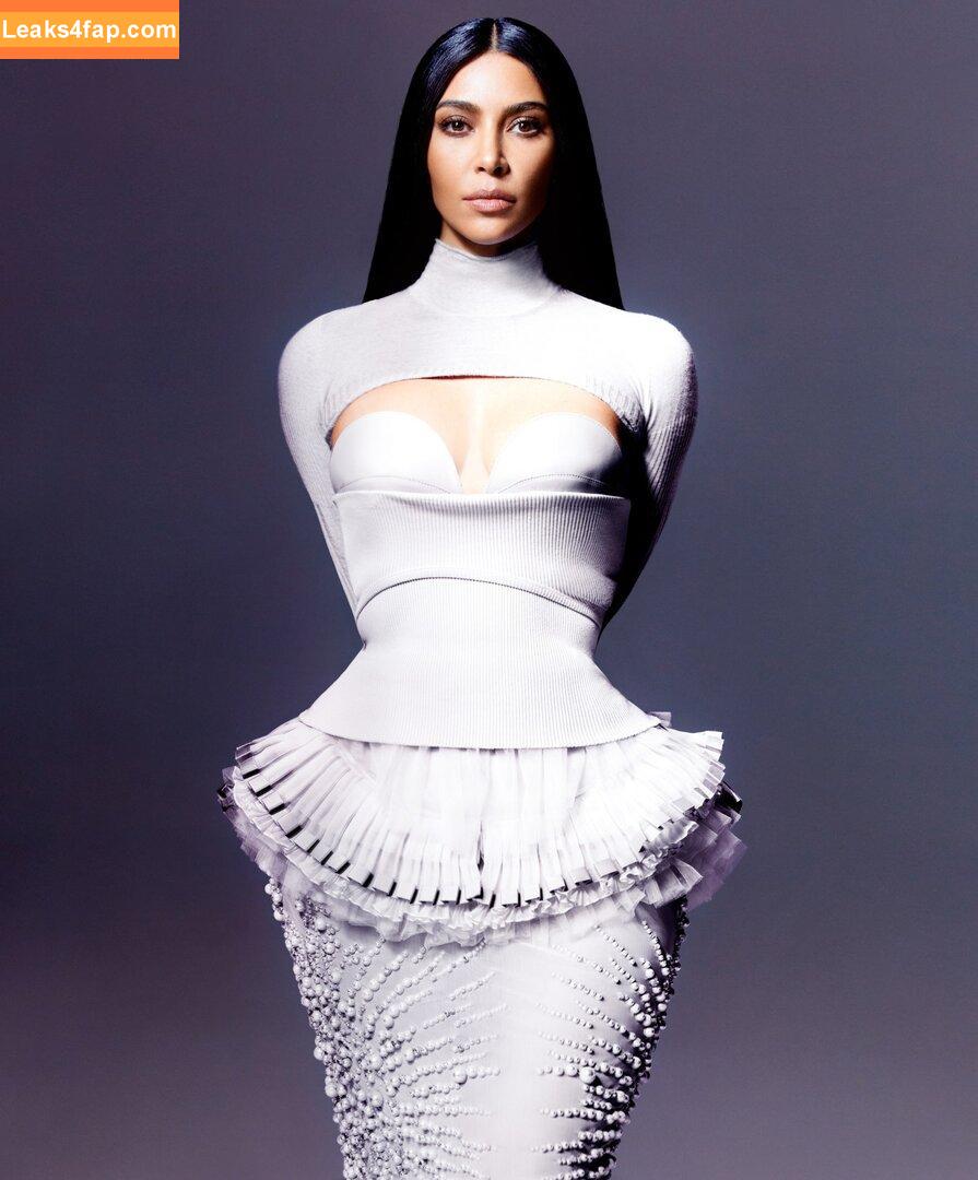 Kim Kardashian / https: / kimkadarshian / kimkardashian leaked photo photo #0114