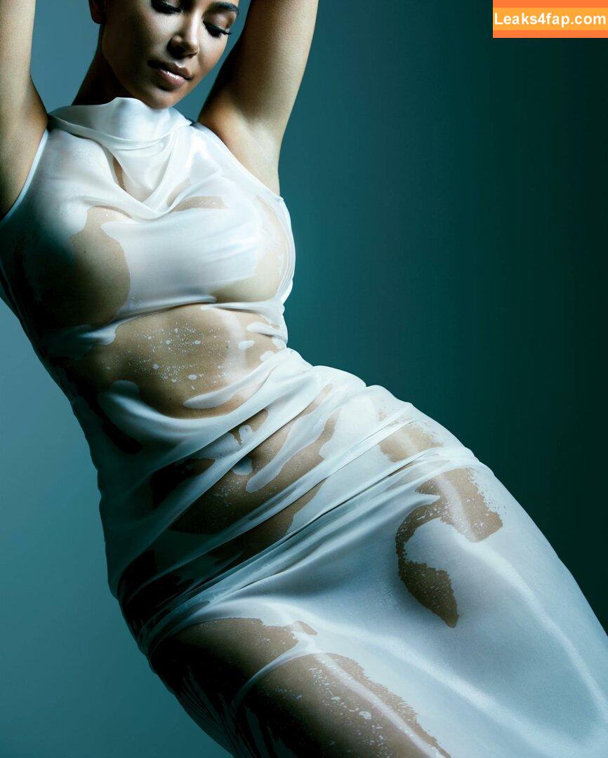 Kim Kardashian / https: / kimkadarshian / kimkardashian leaked photo photo #0122