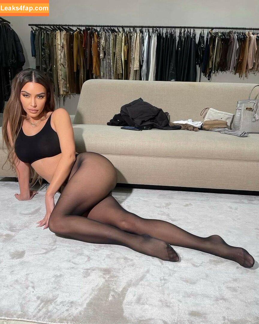 Kim Kardashian / https: / kimkadarshian / kimkardashian leaked photo photo #0124