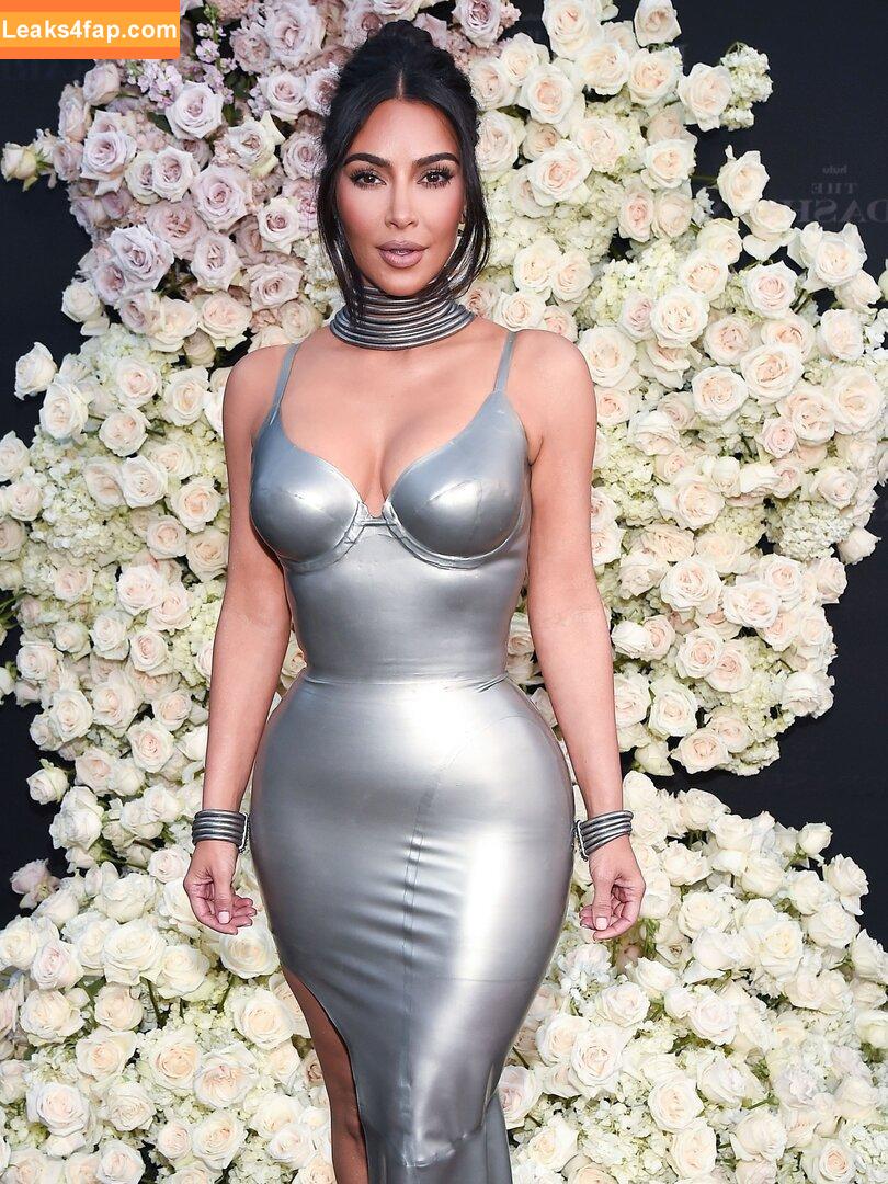 Kim Kardashian / https: / kimkadarshian / kimkardashian leaked photo photo #0139