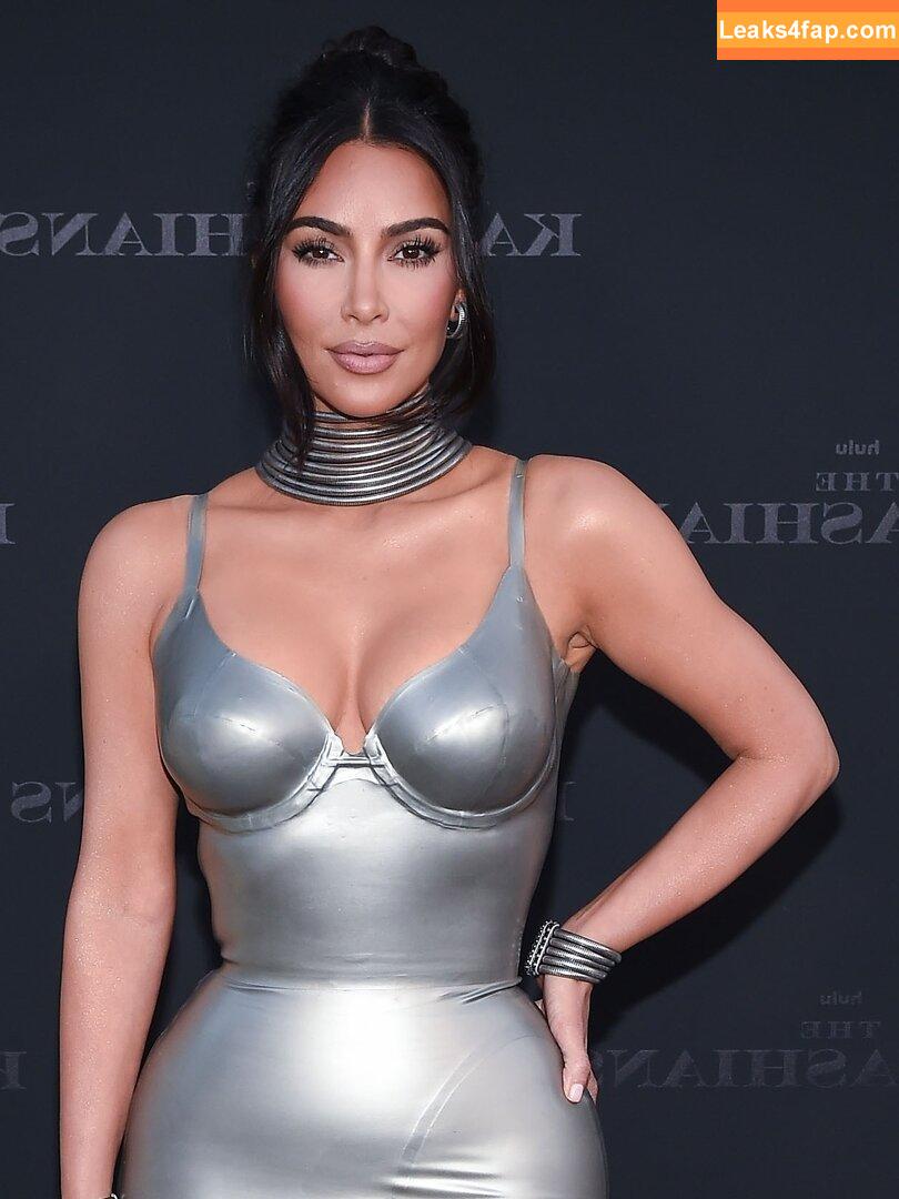 Kim Kardashian / https: / kimkadarshian / kimkardashian leaked photo photo #0155