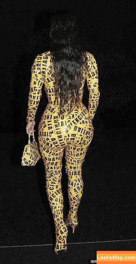 Kim Kardashian / https: / kimkadarshian / kimkardashian leaked photo photo #0157