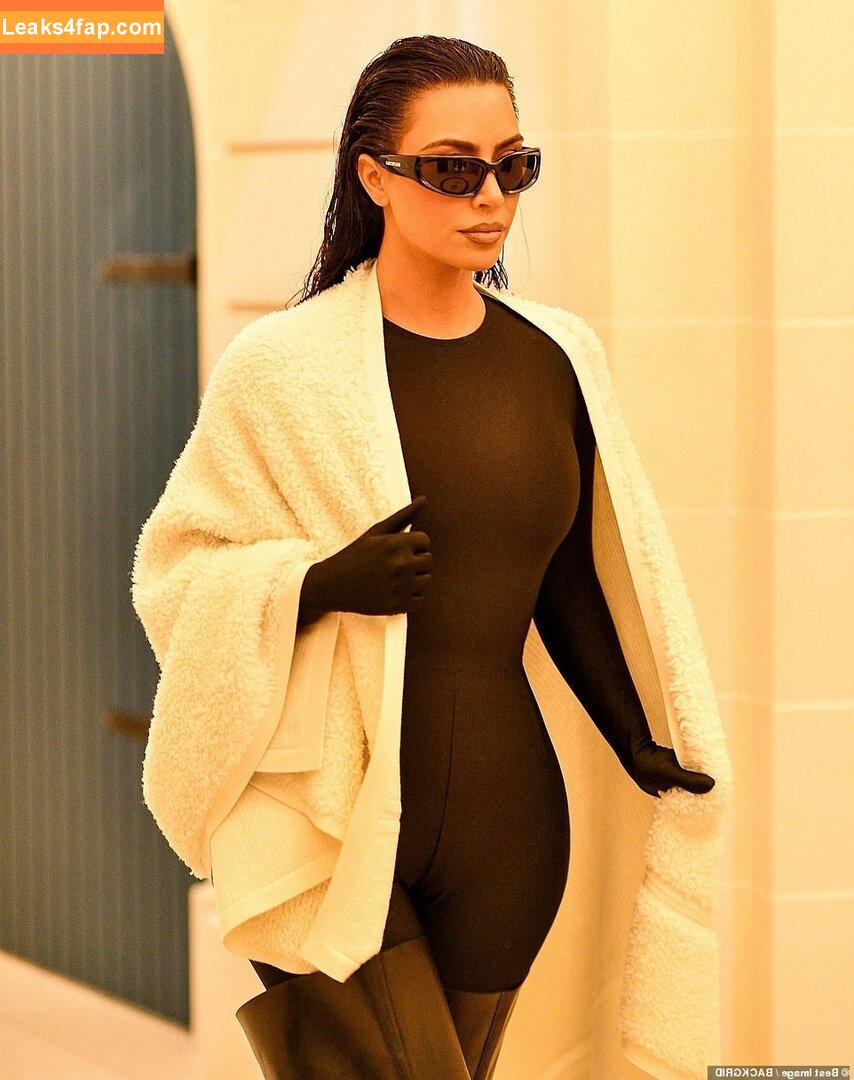 Kim Kardashian / https: / kimkadarshian / kimkardashian leaked photo photo #0162