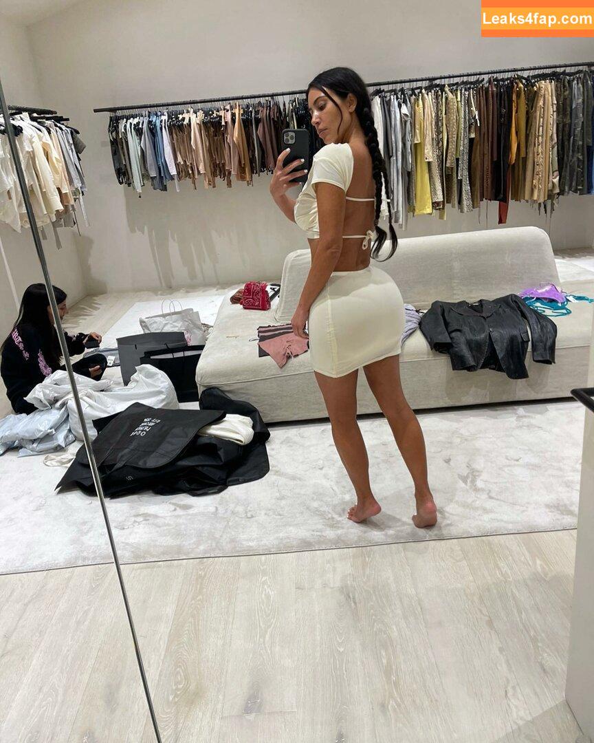 Kim Kardashian / https: / kimkadarshian / kimkardashian leaked photo photo #0179