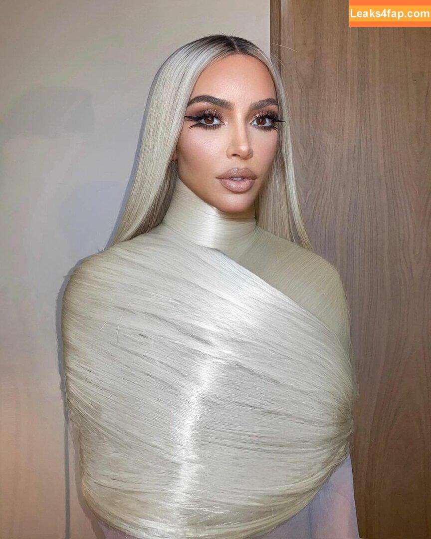 Kim Kardashian / https: / kimkadarshian / kimkardashian leaked photo photo #0194