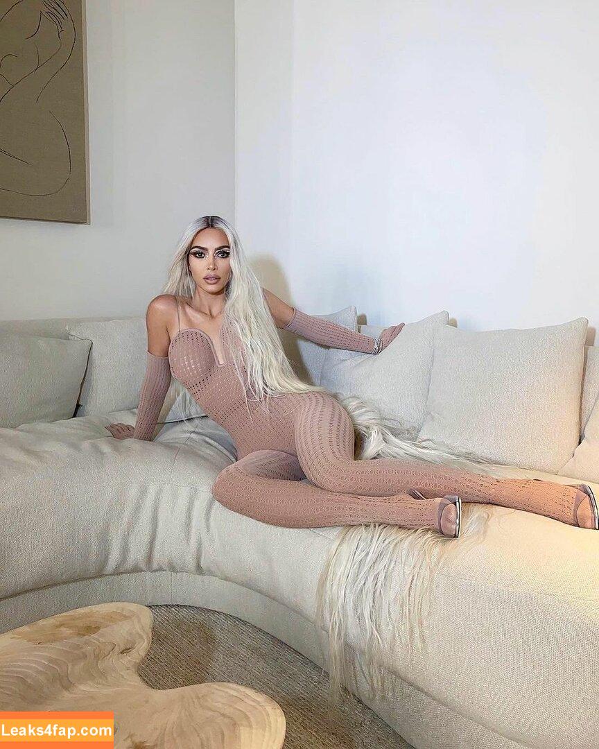 Kim Kardashian / https: / kimkadarshian / kimkardashian leaked photo photo #0196