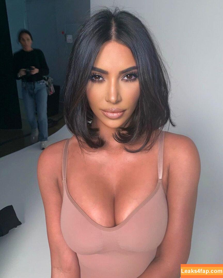 Kim Kardashian / https: / kimkadarshian / kimkardashian leaked photo photo #0206