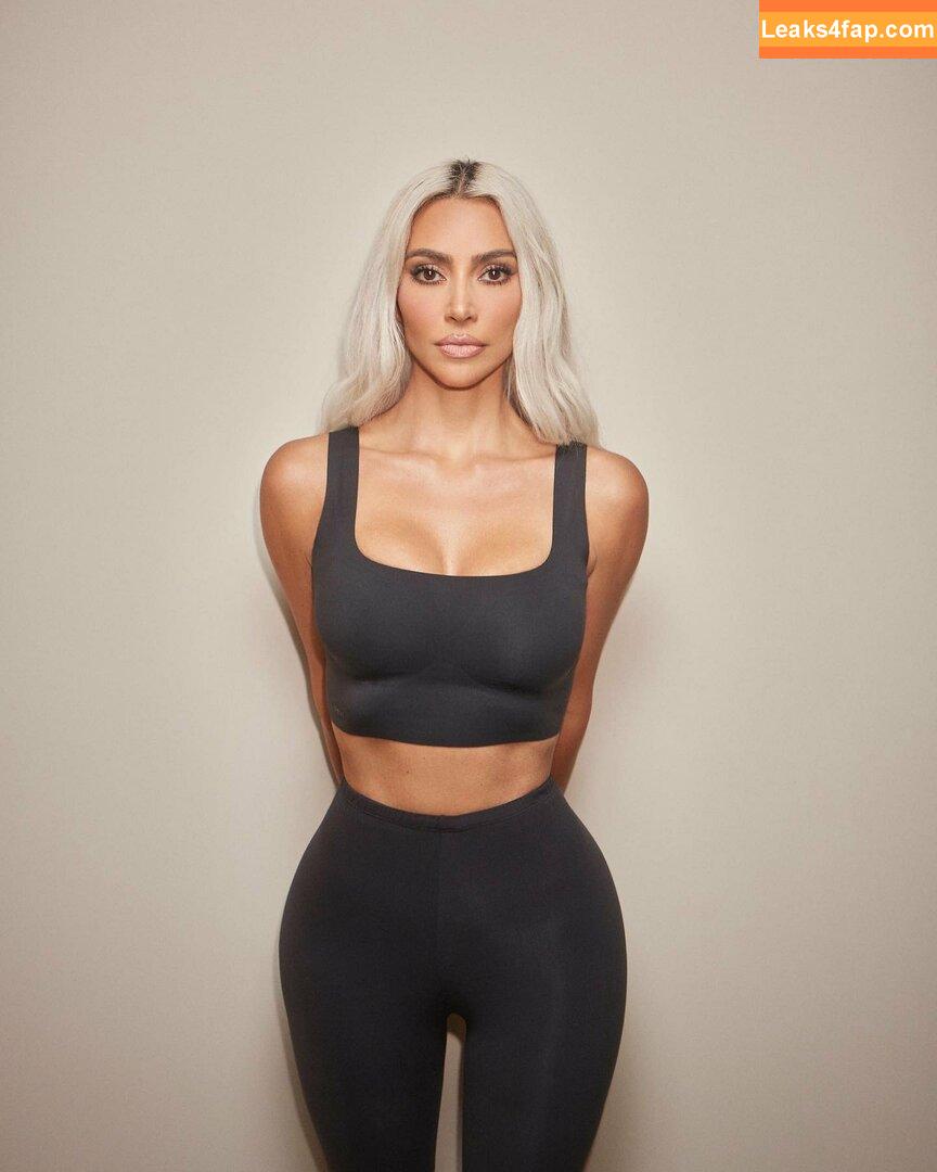 Kim Kardashian / https: / kimkadarshian / kimkardashian leaked photo photo #0231