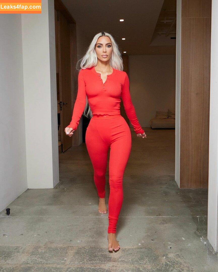 Kim Kardashian / https: / kimkadarshian / kimkardashian leaked photo photo #0297