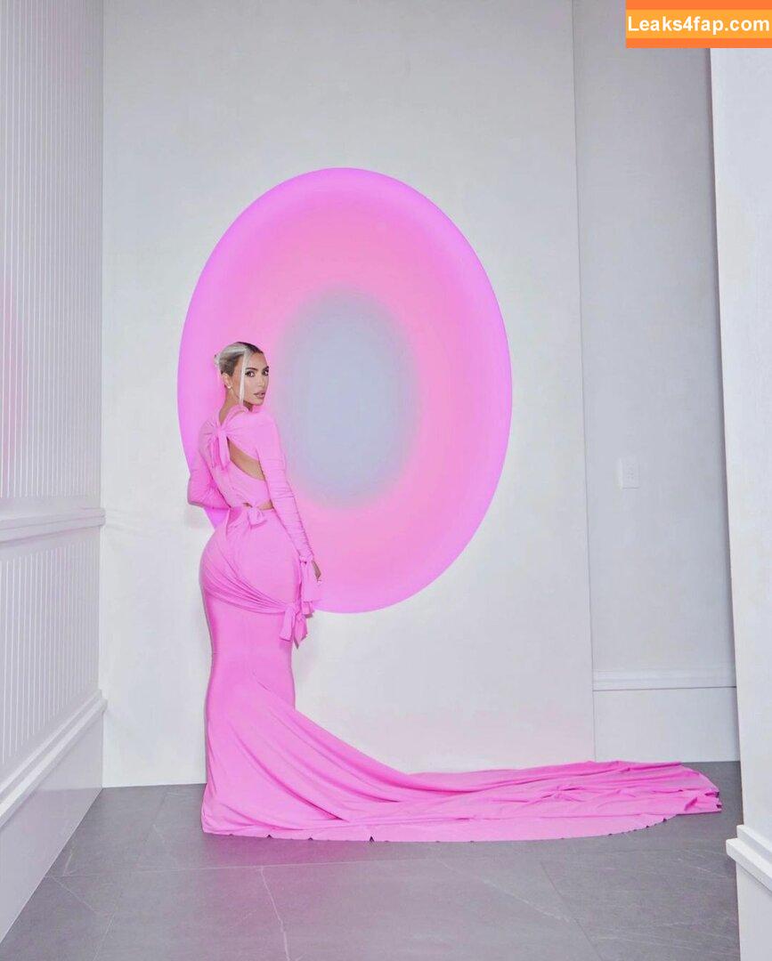 Kim Kardashian / https: / kimkadarshian / kimkardashian leaked photo photo #0306
