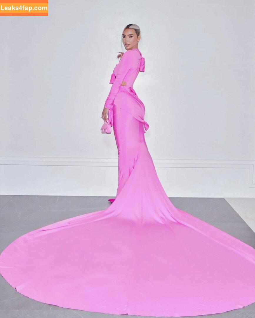Kim Kardashian / https: / kimkadarshian / kimkardashian leaked photo photo #0312