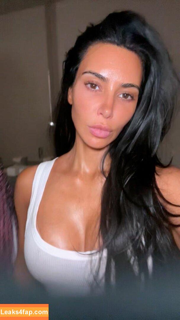 Kim Kardashian / https: / kimkadarshian / kimkardashian leaked photo photo #0388