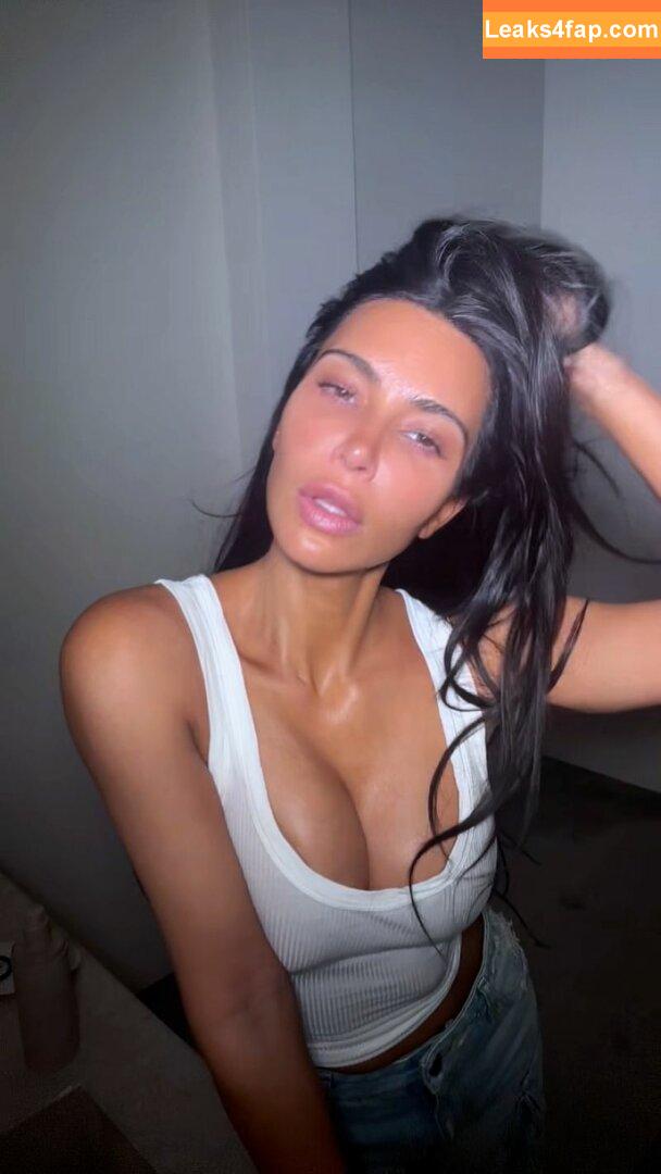 Kim Kardashian / https: / kimkadarshian / kimkardashian leaked photo photo #0391