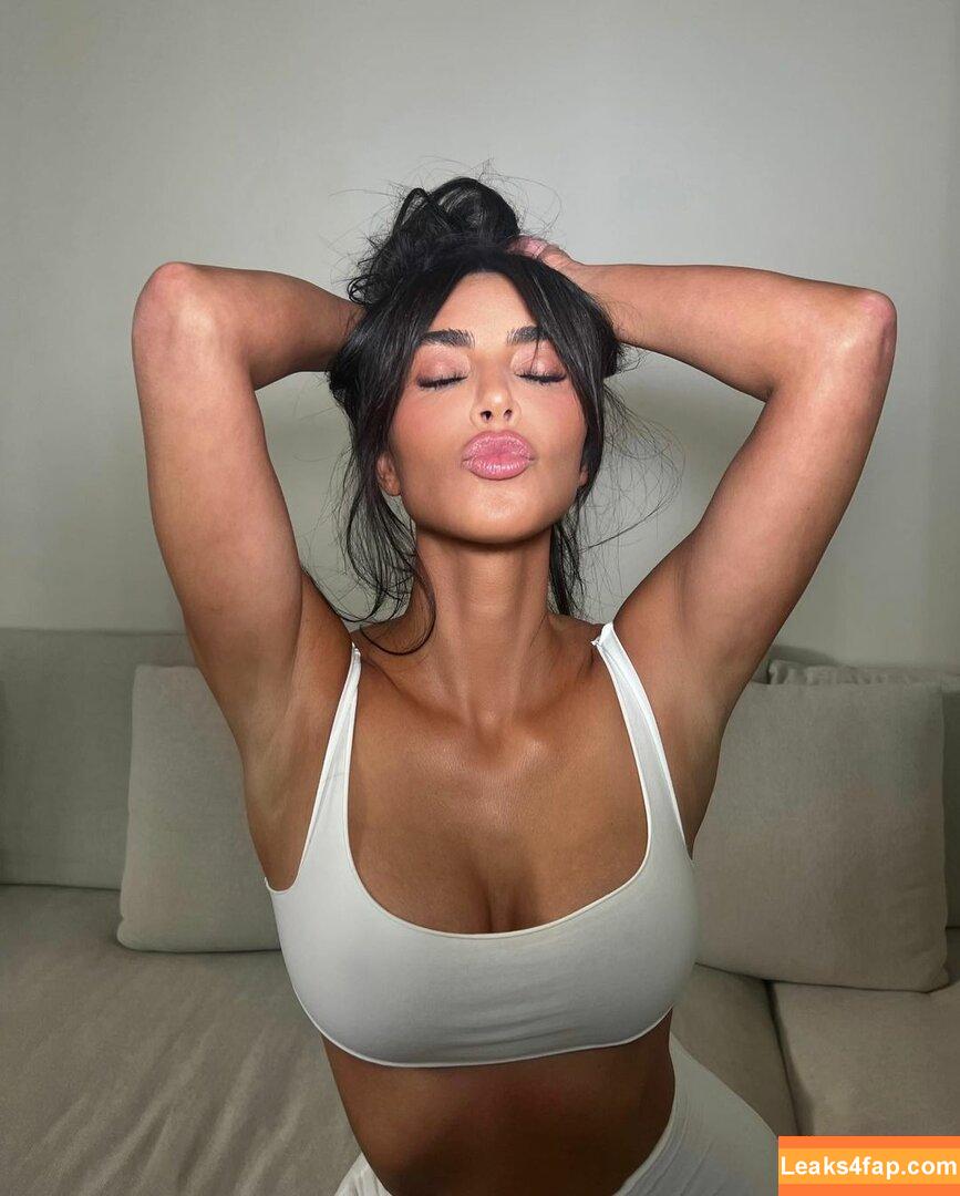 Kim Kardashian / https: / kimkadarshian / kimkardashian leaked photo photo #0409