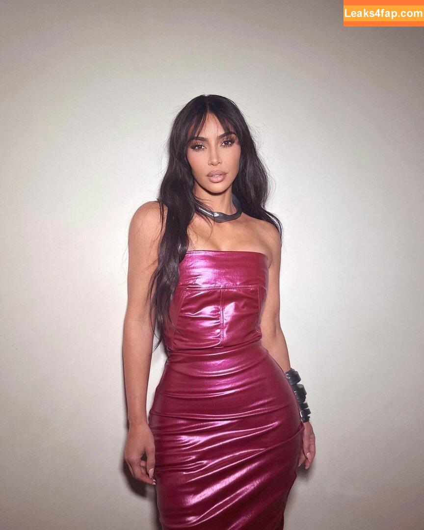Kim Kardashian / https: / kimkadarshian / kimkardashian leaked photo photo #0436