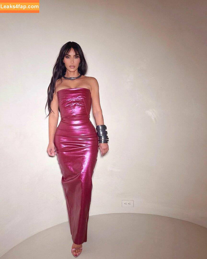 Kim Kardashian / https: / kimkadarshian / kimkardashian leaked photo photo #0437