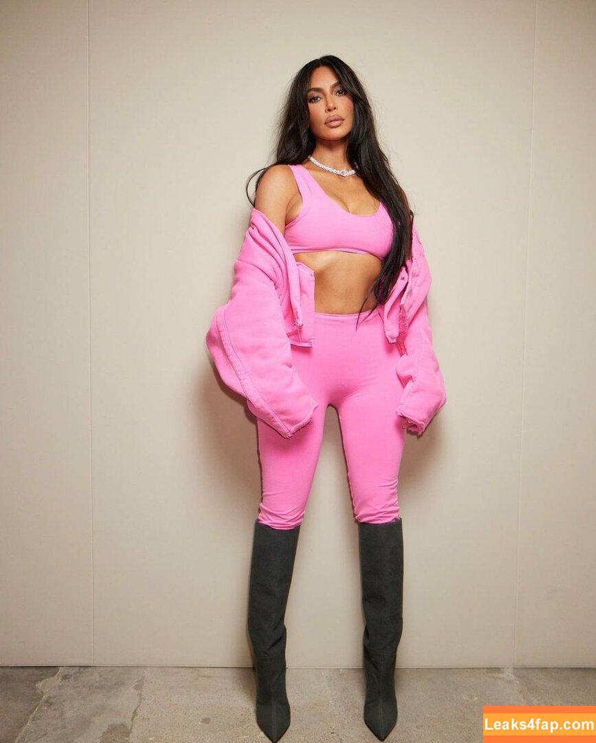 Kim Kardashian / https: / kimkadarshian / kimkardashian leaked photo photo #0442
