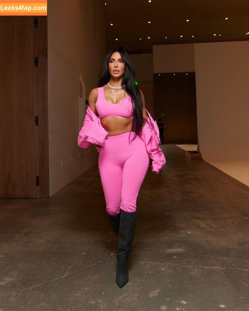 Kim Kardashian / https: / kimkadarshian / kimkardashian leaked photo photo #0446