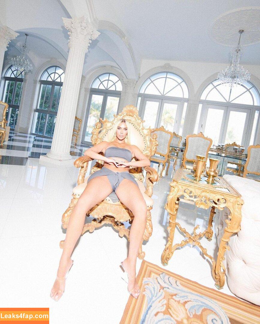 Kim Kardashian / https: / kimkadarshian / kimkardashian leaked photo photo #0449