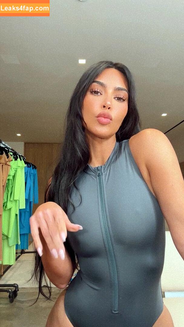 Kim Kardashian / https: / kimkadarshian / kimkardashian leaked photo photo #0468