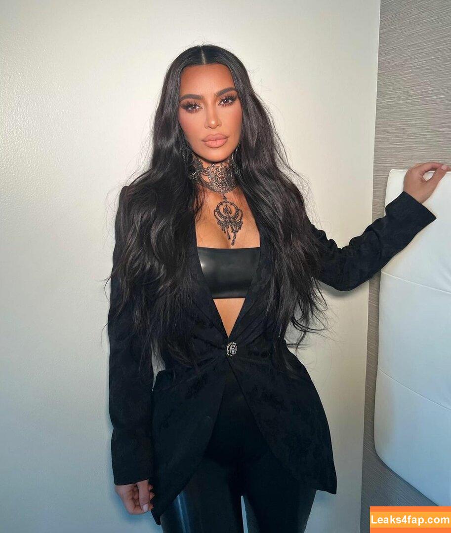 Kim Kardashian / https: / kimkadarshian / kimkardashian leaked photo photo #0485