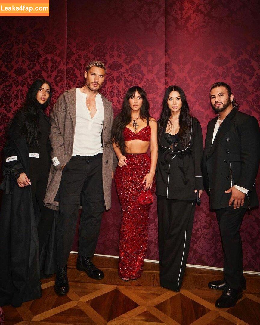 Kim Kardashian / https: / kimkadarshian / kimkardashian leaked photo photo #0490