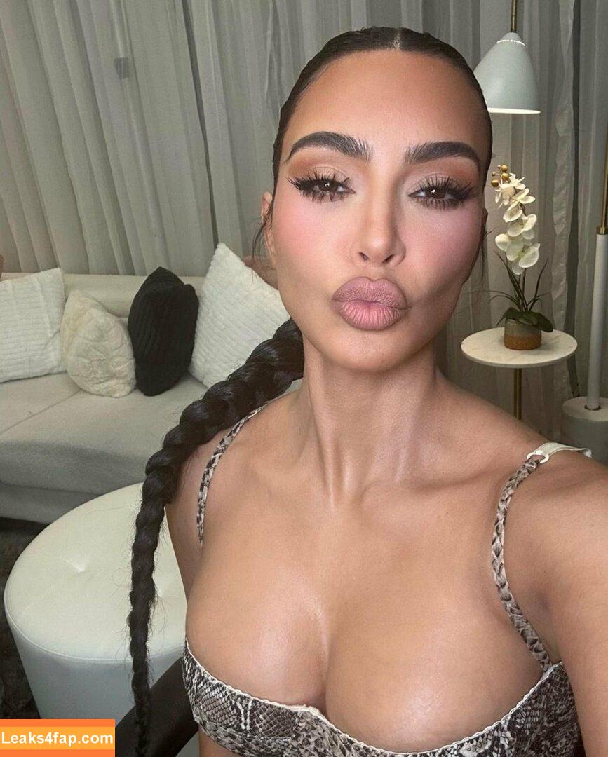 Kim Kardashian / https: / kimkadarshian / kimkardashian leaked photo photo #0523
