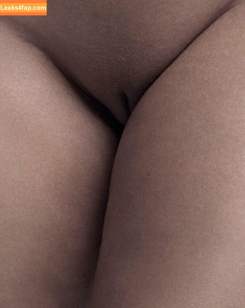 Kim Kardashian / https: / kimkadarshian / kimkardashian leaked photo photo #0571