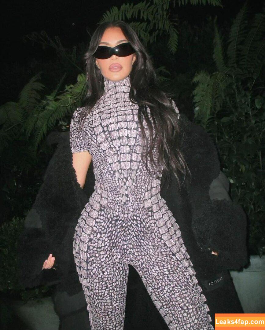 Kim Kardashian / https: / kimkadarshian / kimkardashian leaked photo photo #0574