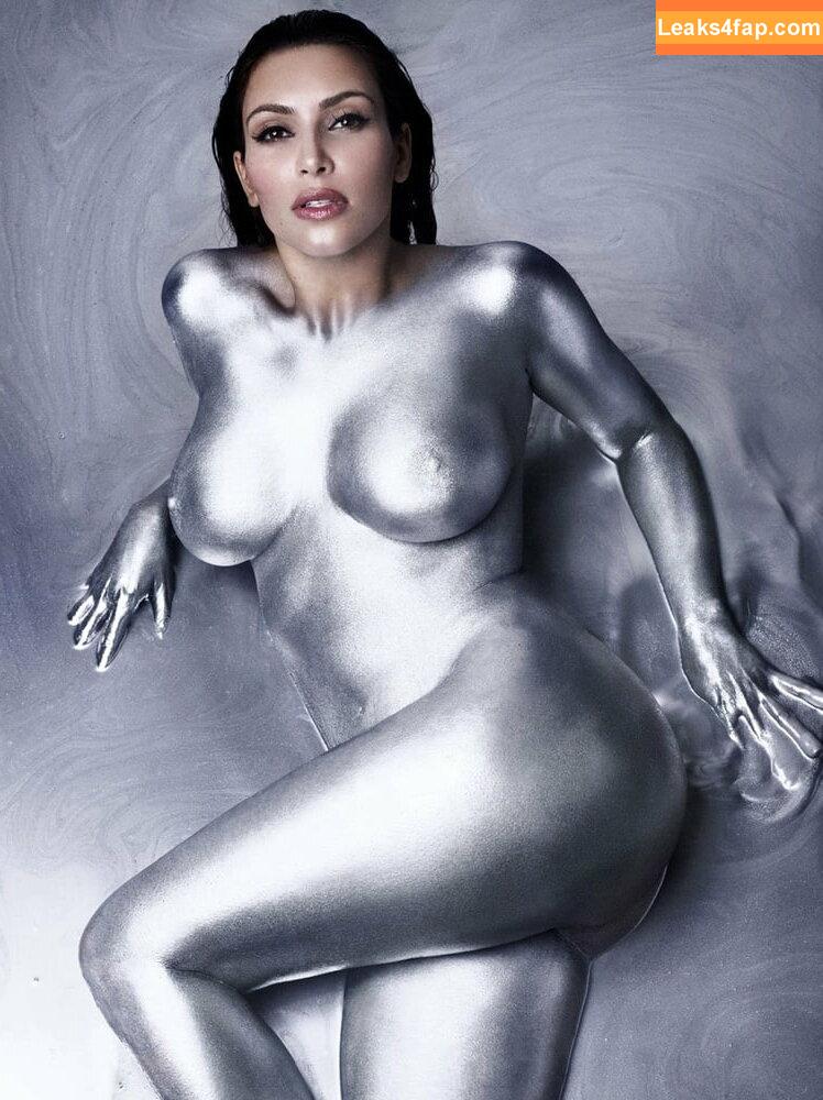 Kim Kardashian / https: / kimkadarshian / kimkardashian leaked photo photo #0576