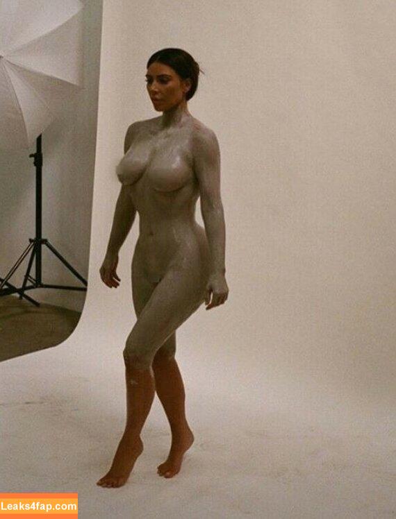 Kim Kardashian / https: / kimkadarshian / kimkardashian leaked photo photo #0593