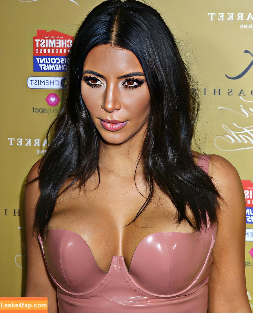 Kim Kardashian / https: / kimkadarshian / kimkardashian leaked photo photo #0613