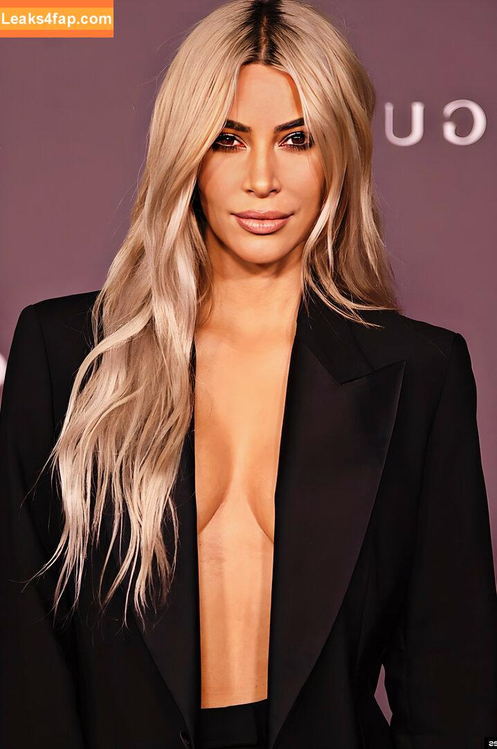 Kim Kardashian / https: / kimkadarshian / kimkardashian leaked photo photo #0627
