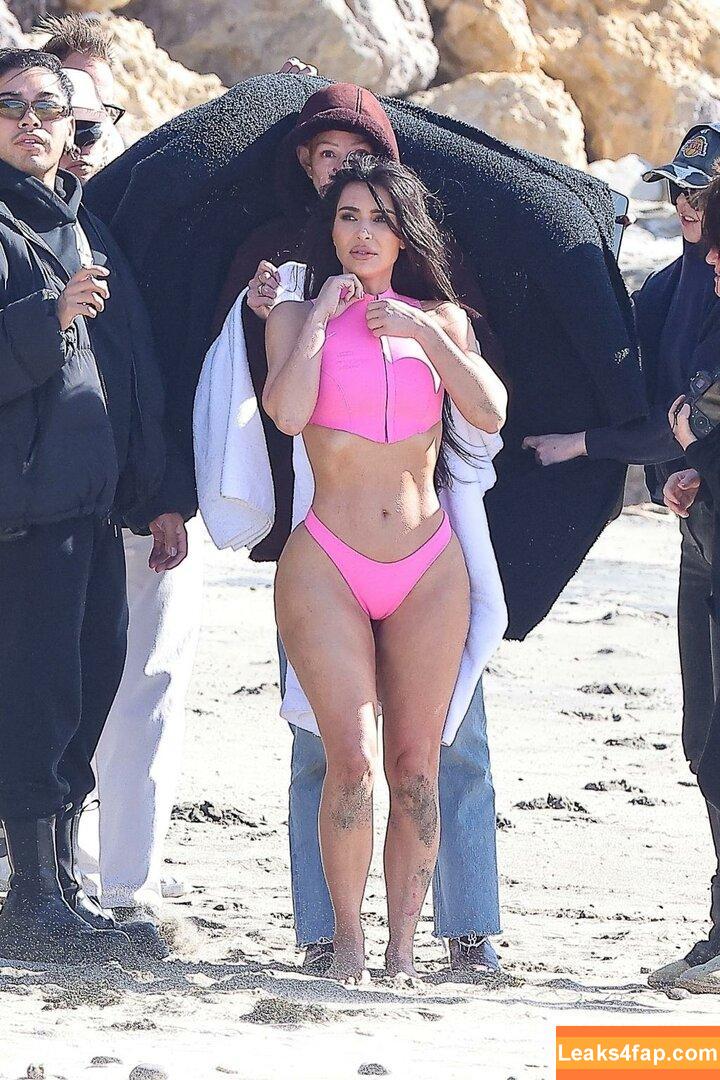 Kim Kardashian / https: / kimkadarshian / kimkardashian leaked photo photo #0635