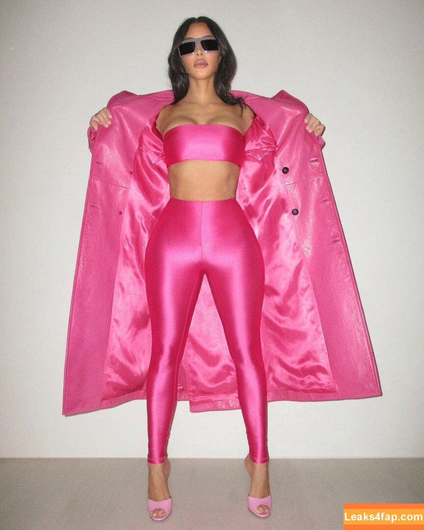 Kim Kardashian / https: / kimkadarshian / kimkardashian leaked photo photo #0646