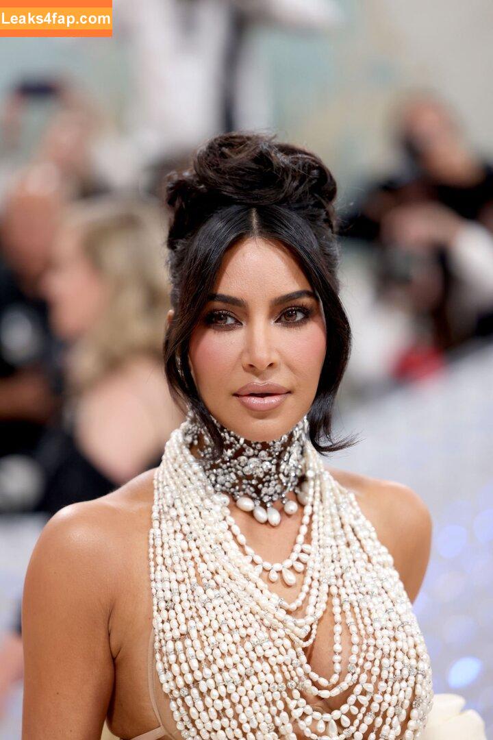Kim Kardashian / https: / kimkadarshian / kimkardashian leaked photo photo #0667