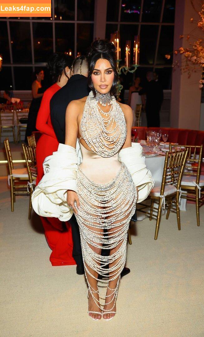 Kim Kardashian / https: / kimkadarshian / kimkardashian leaked photo photo #0668