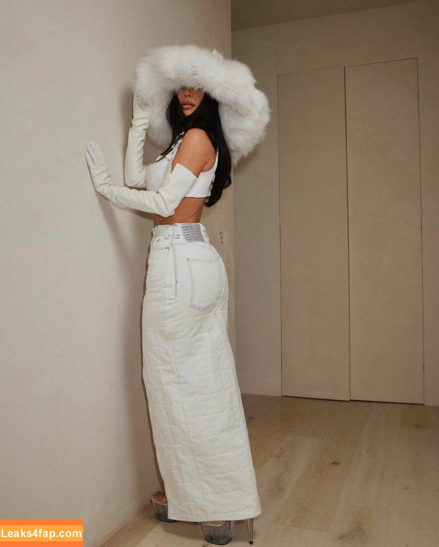 Kim Kardashian / https: / kimkadarshian / kimkardashian leaked photo photo #0669
